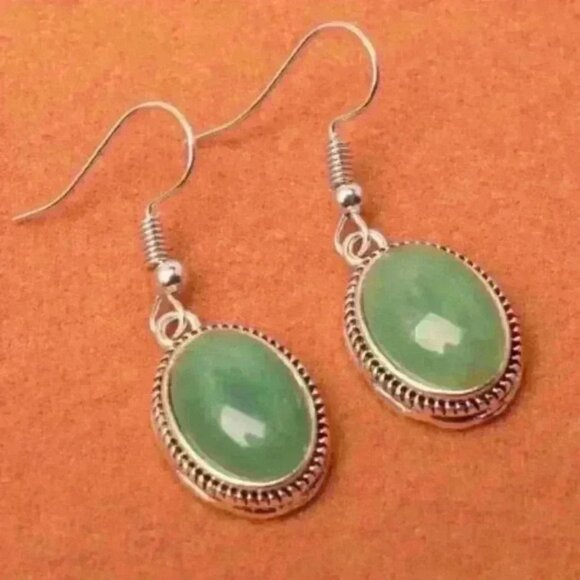 New Jade Oval Stone Earrings - Picture 1 of 3